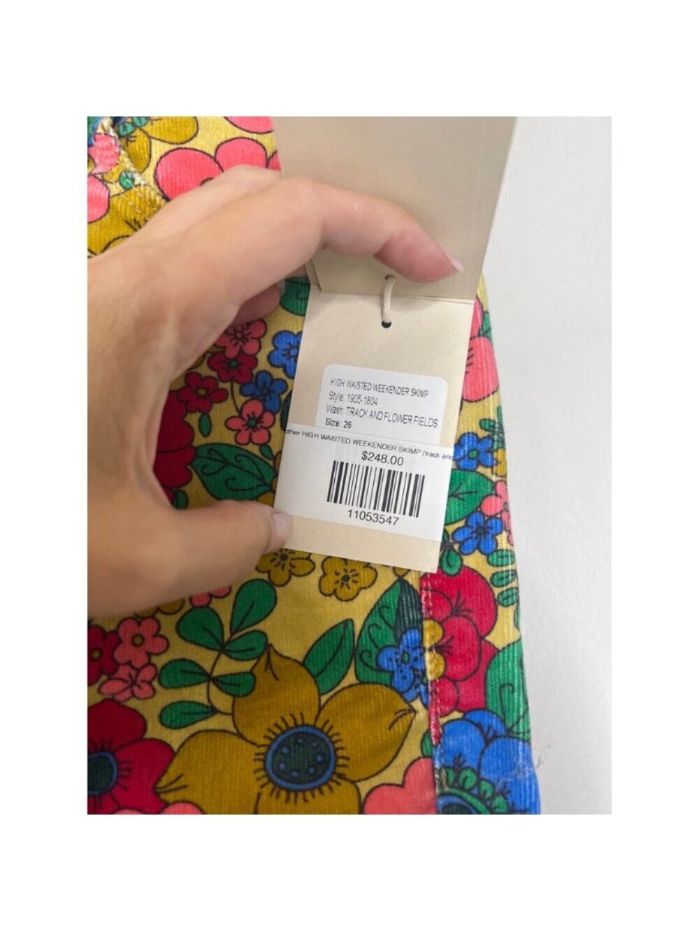 NWT Mother High Waisted Weekender Skimp Flared Leg Jeans Multicolor Size: 26 - Picture 5 of 7